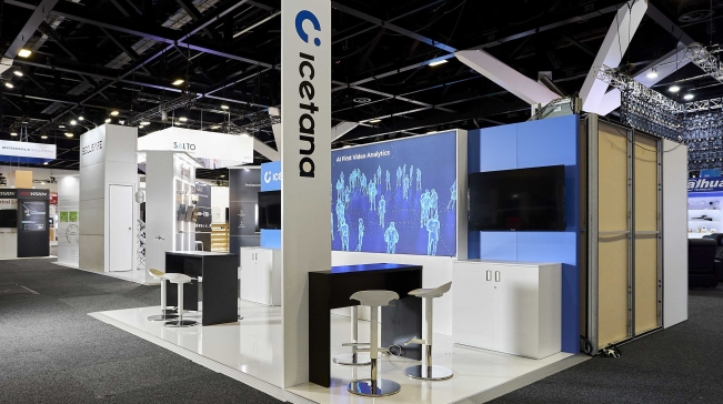 An extraordinary experience: a trade show booth featuring large commercial LED screens and digital displays showcasing the Icetana logo.